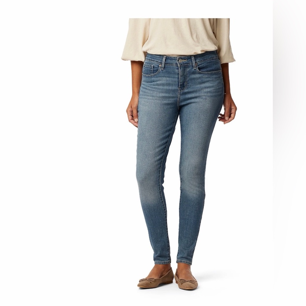 Levi's Light Wash Mid-Rise Skinny Jeans NWT